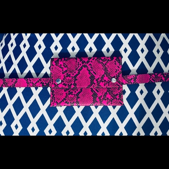 Hot pink snake mini belt bag - Picture 3 of 4